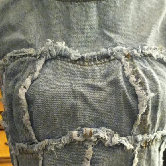 New,with tags light blue frayed denim sleeveless  cropped top, back zip size med - Picture 2 of 6
